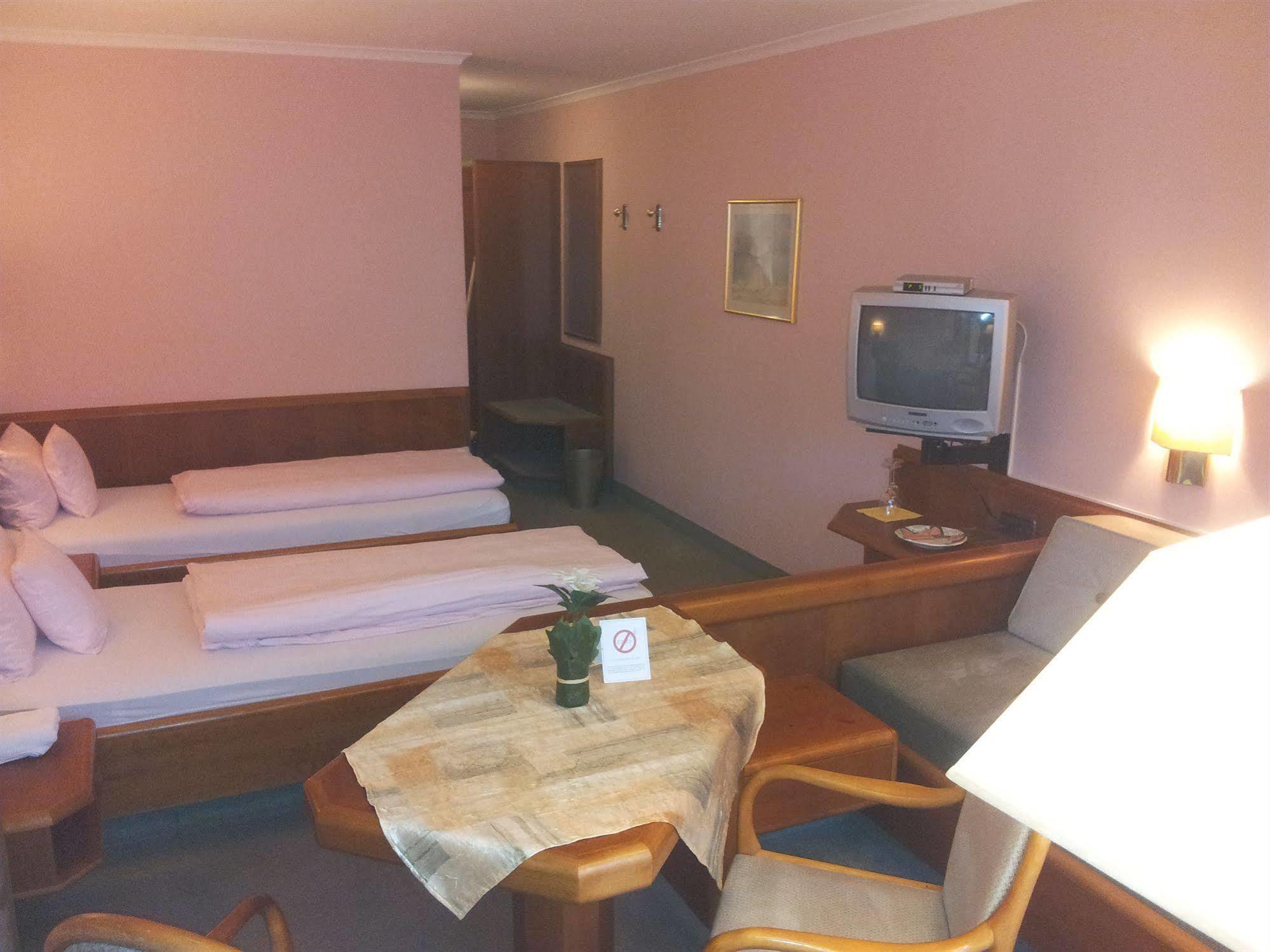 Hotel Am Kurpark 巴特温普芬 外观 照片