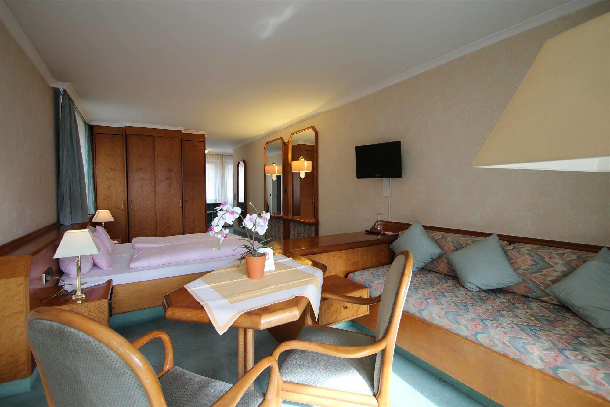 Hotel Am Kurpark 巴特温普芬 外观 照片